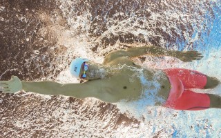 爱游戏在线：拜仁2-0凯旋，凯恩双响虽失点，反超皇马提前闯入欧冠16强