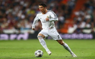 爱游戏在线：科贝尔主动担责，乔布红牌源于传球失误，团队精神照亮绿茵场