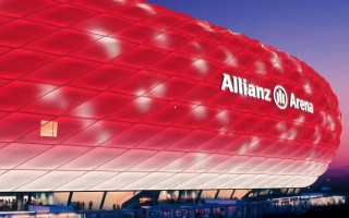 爱游戏app：拜仁慕尼黑官方为路易斯-迪亚斯庆生，赛季23场14球9助闪耀安联