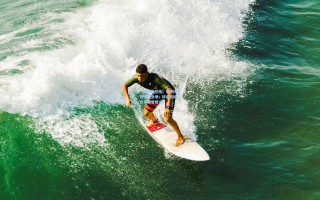 【爱游戏在线】索博任意球惊艳全场，球迷感叹，此景似曾相识？