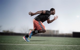 爱游戏在线_五大联赛本赛季参与进球榜单揭晓，凯恩姆巴佩并列榜首 哈兰德以微弱差距紧随