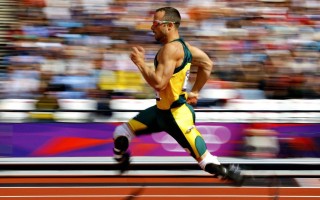 爱游戏_铁锤帮新王加冕！鲍文独造两球登顶队史英超制造榜 传奇之夜改写百年纪录