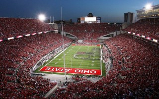 爱游戏官网|防守心脏！泰伦-卢点名称赞邓恩，外线大锁擎起球队脊梁