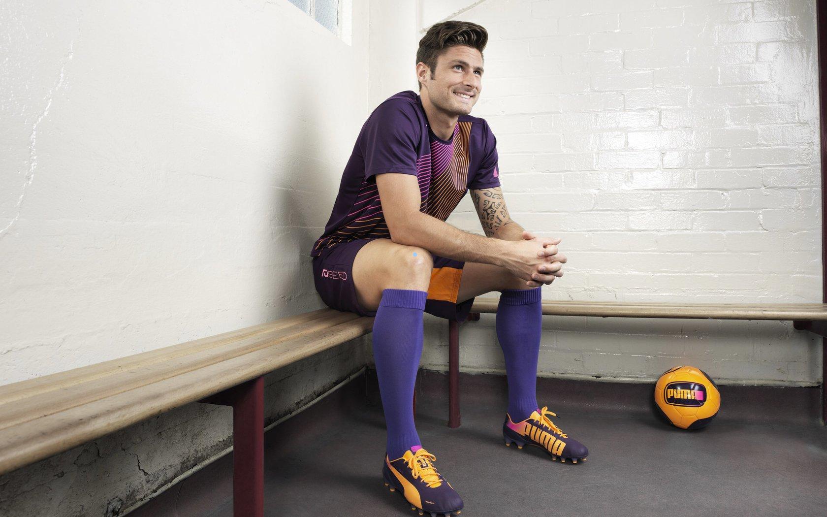 爱游戏在线：詹姆斯改写年龄极限！超越诺维茨基登顶最年长单场30分宝座-第2张图片-爱游戏-稳定流畅的综合娱乐服务平台